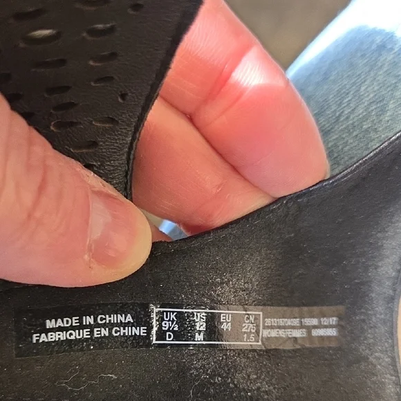 Clarks Black Perforated Leather Block Heel Sandals Size 12 - Picture 6 of 6